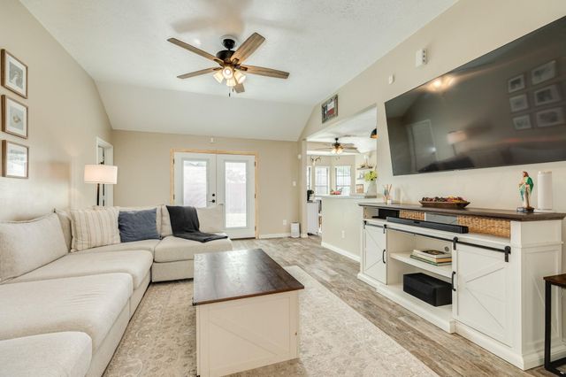 1164 Thomas Drive, Angleton, TX 77515