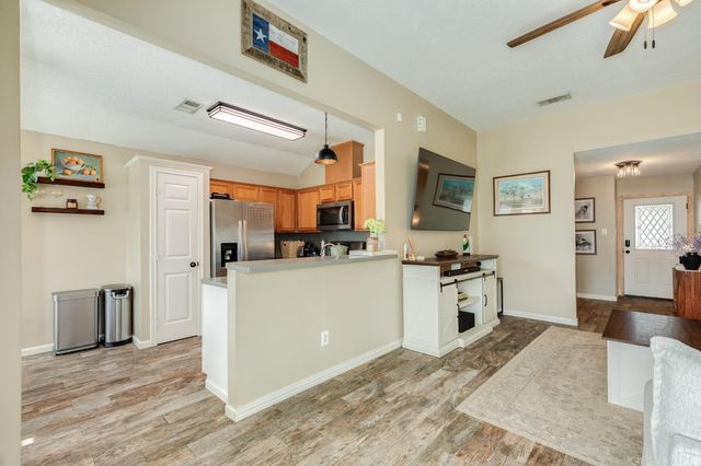1164 Thomas Drive, Angleton, TX 77515