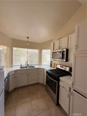 30612 HOLLYBERRY Lane, Temecula, CA 92591