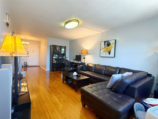 9935 59th Avenue 5E, Corona, NY 11368