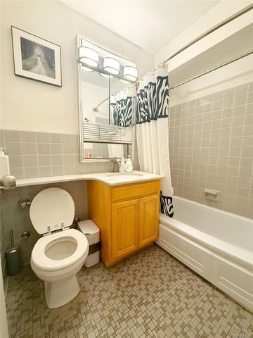 9935 59th Avenue 5E, Corona, NY 11368
