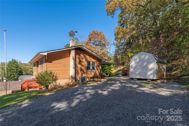 29 Arrowhead Road, Clyde, NC 28721