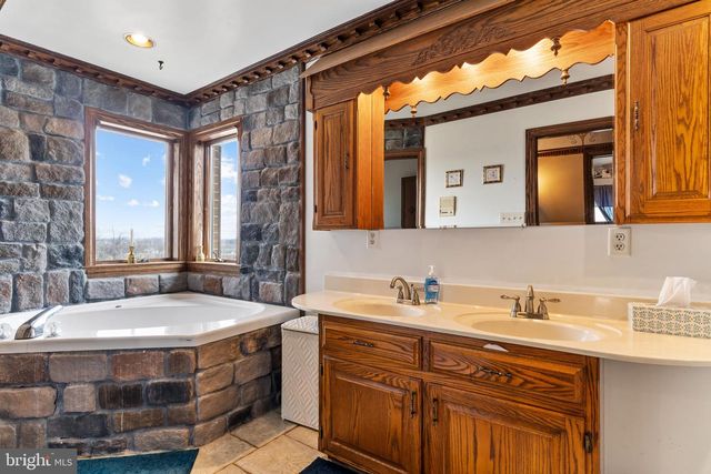 9713 ROWE RUN RD, Shippensburg, PA 17257