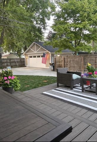422 Walnut Avenue, Royal Oak, MI 48073