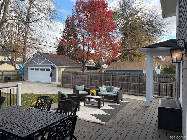 422 Walnut Avenue, Royal Oak, MI 48073