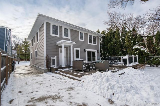 422 Walnut Avenue, Royal Oak, MI 48073