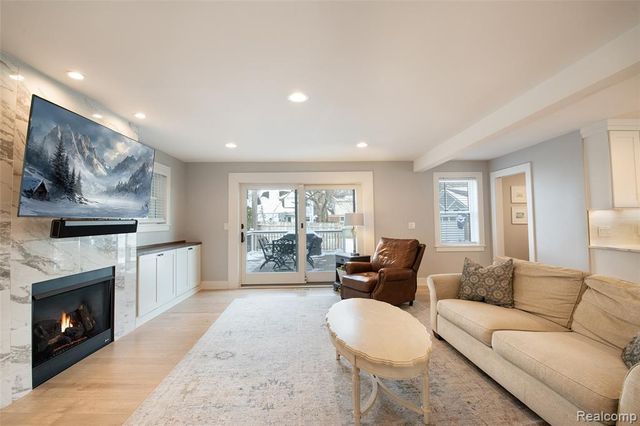 422 Walnut Avenue, Royal Oak, MI 48073