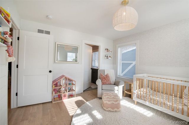 422 Walnut Avenue, Royal Oak, MI 48073