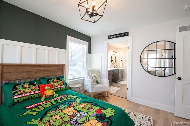 422 Walnut Avenue, Royal Oak, MI 48073