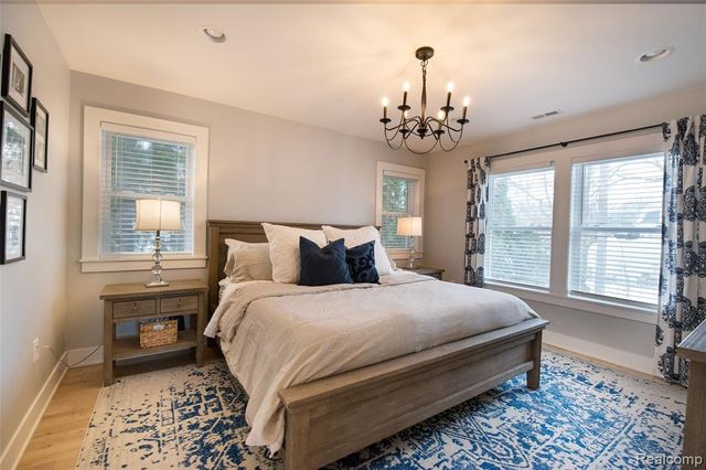 422 Walnut Avenue, Royal Oak, MI 48073