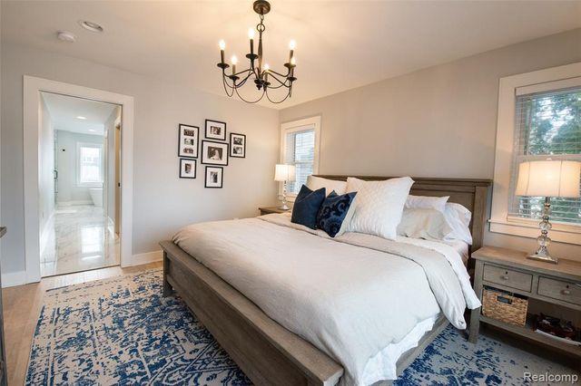 422 Walnut Avenue, Royal Oak, MI 48073