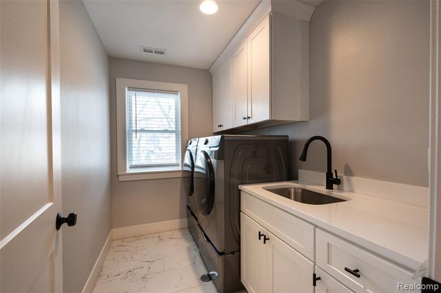 422 Walnut Avenue, Royal Oak, MI 48073