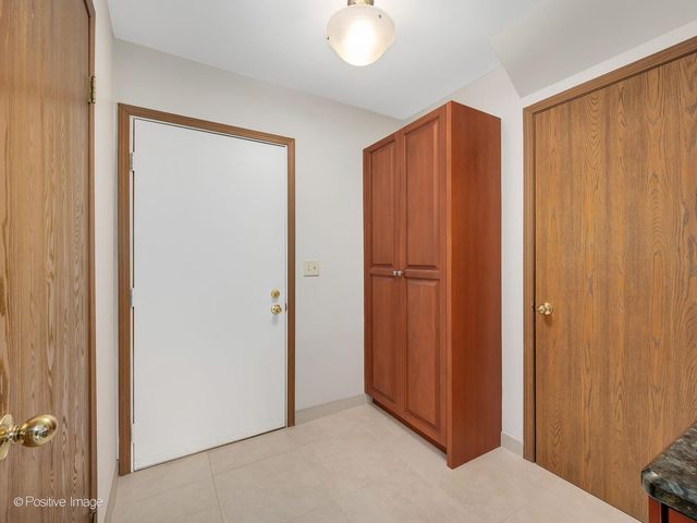 7926 Stewart Drive, Darien, IL 60561
