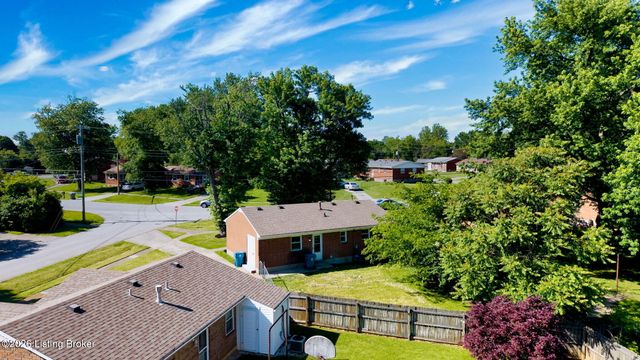 5704 Toebbe Ln, Louisville, KY 40229
