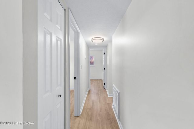 5704 Toebbe Ln, Louisville, KY 40229