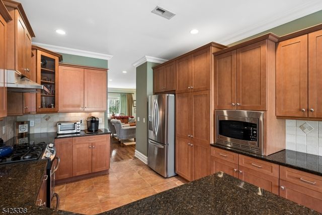 28 SCHMIDT CIRCLE, Watchung Boro, NJ 07069