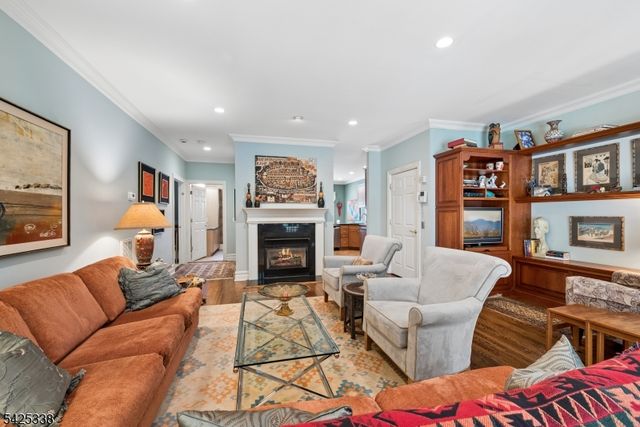 28 SCHMIDT CIRCLE, Watchung Boro, NJ 07069