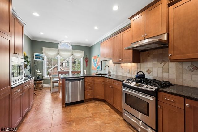 28 SCHMIDT CIRCLE, Watchung Boro, NJ 07069