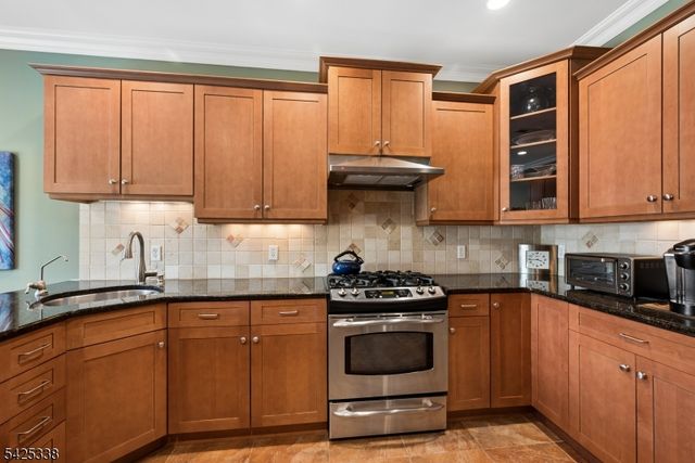 28 SCHMIDT CIRCLE, Watchung Boro, NJ 07069