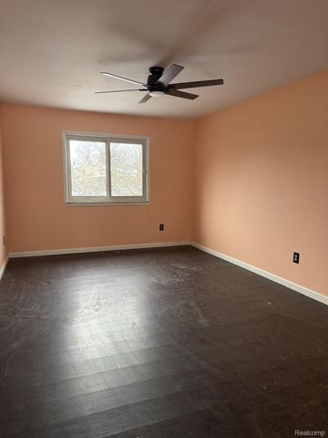 18523 Elm Court, Macomb Township, MI 48044