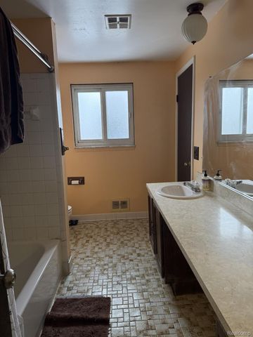 18523 Elm Court, Macomb Township, MI 48044