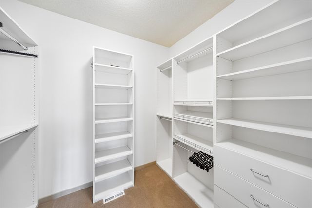 5615 Flagstone Way, West Des Moines, IA 50266