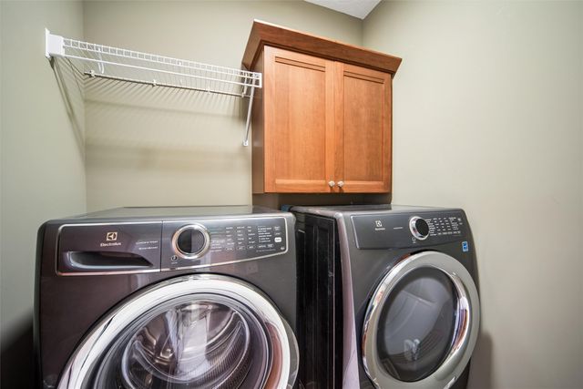 5615 Flagstone Way, West Des Moines, IA 50266