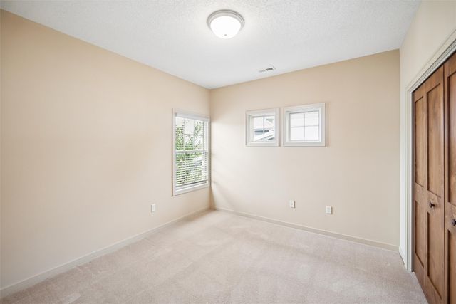 5615 Flagstone Way, West Des Moines, IA 50266
