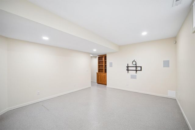 5615 Flagstone Way, West Des Moines, IA 50266