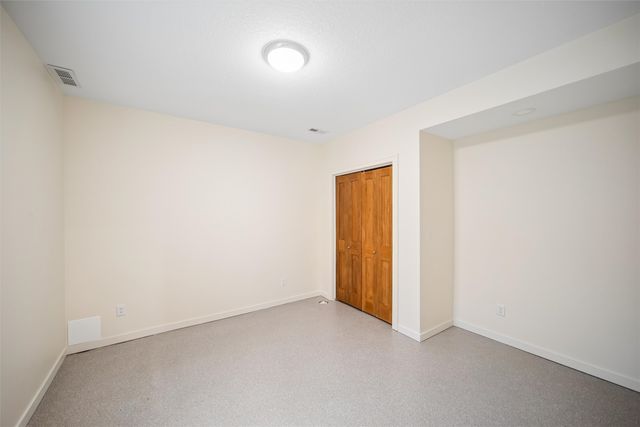 5615 Flagstone Way, West Des Moines, IA 50266