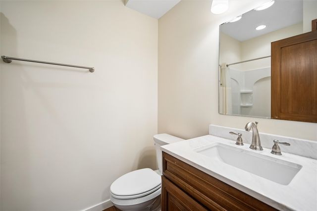 5615 Flagstone Way, West Des Moines, IA 50266
