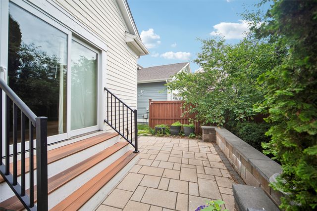 5615 Flagstone Way, West Des Moines, IA 50266
