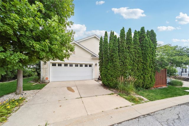5615 Flagstone Way, West Des Moines, IA 50266