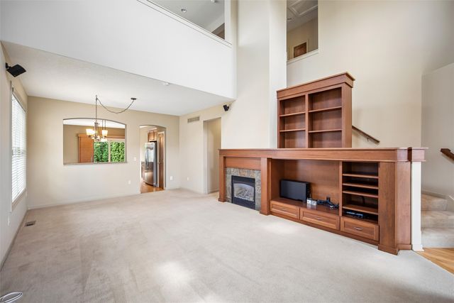 5615 Flagstone Way, West Des Moines, IA 50266