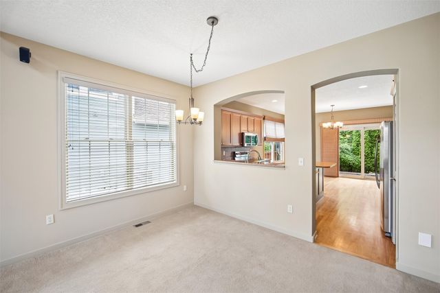 5615 Flagstone Way, West Des Moines, IA 50266