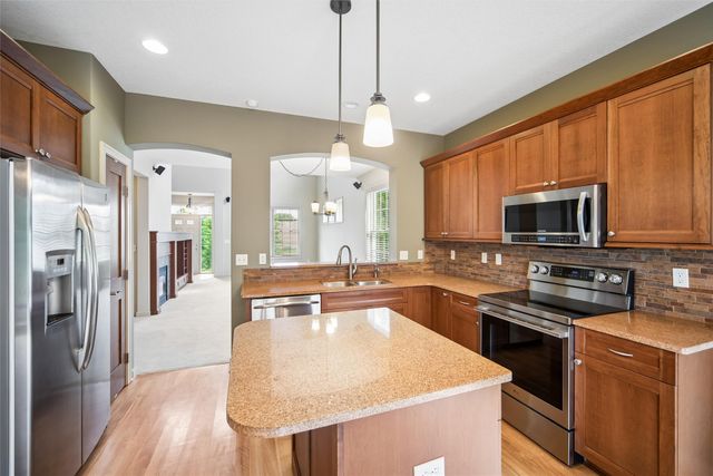 5615 Flagstone Way, West Des Moines, IA 50266
