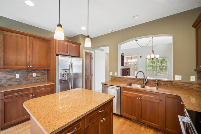 5615 Flagstone Way, West Des Moines, IA 50266
