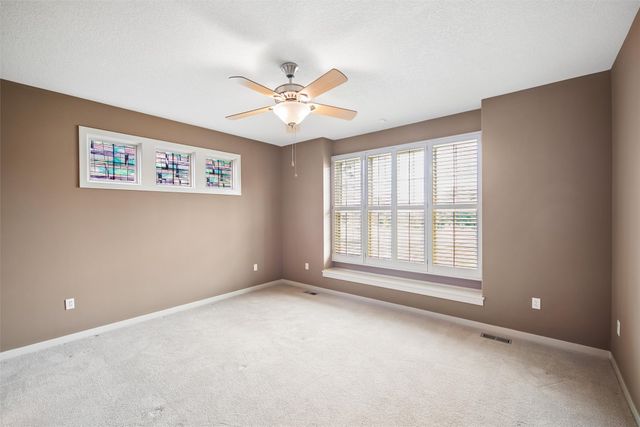 5615 Flagstone Way, West Des Moines, IA 50266