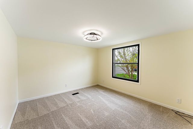 25 Cedar Lane, Sandwich, IL 60548