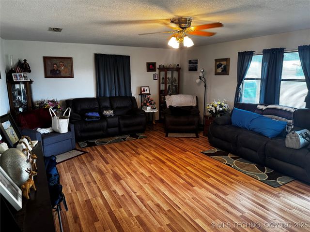 822 Church Road, Kemp, OK 74741