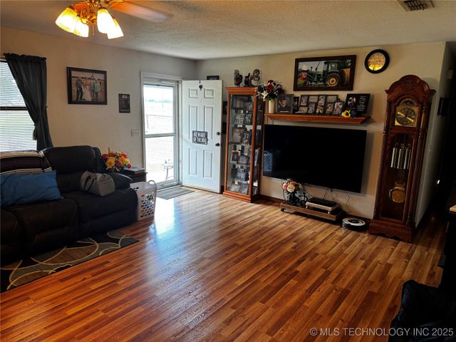822 Church Road, Kemp, OK 74741