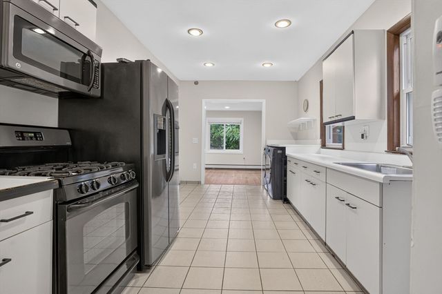 51 Metropolitan Ave, Boston, MA 02131