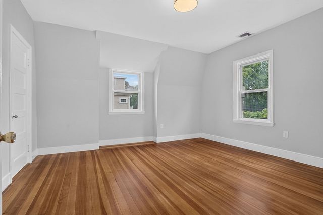 51 Metropolitan Ave, Boston, MA 02131