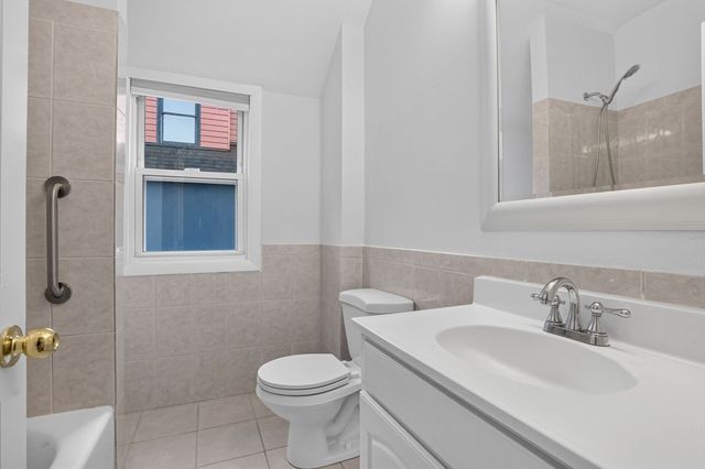 51 Metropolitan Ave, Boston, MA 02131