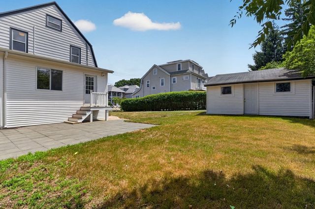 51 Metropolitan Ave, Boston, MA 02131