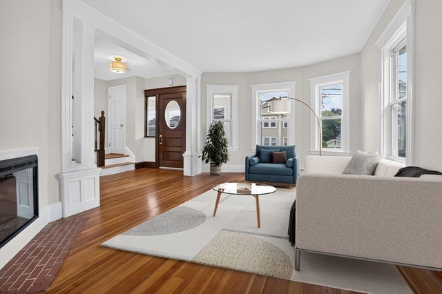 51 Metropolitan Ave, Boston, MA 02131