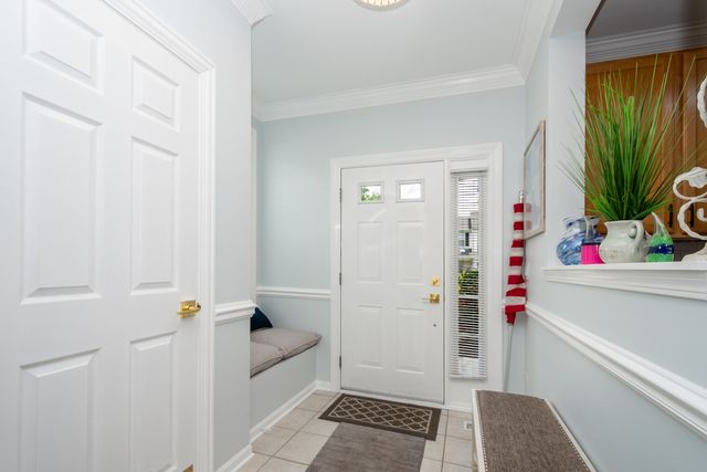 3136 Falling Waters Lane 1, Lindenhurst, IL 60046