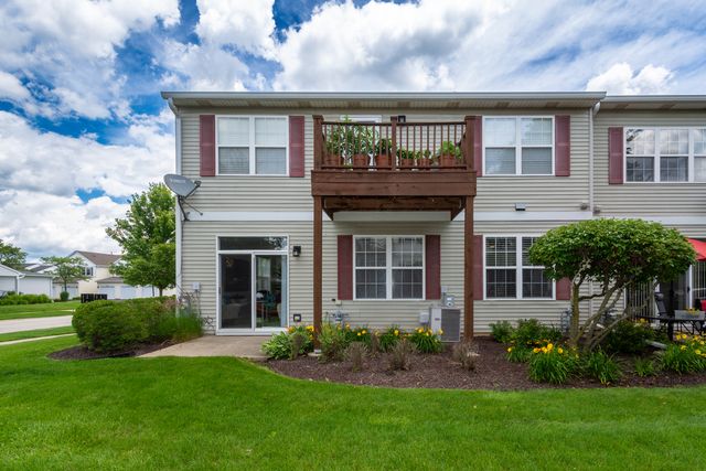 3136 Falling Waters Lane 1, Lindenhurst, IL 60046