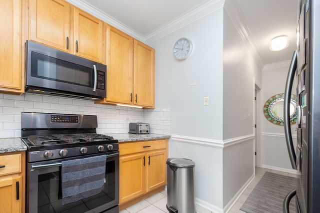 3136 Falling Waters Lane 1, Lindenhurst, IL 60046