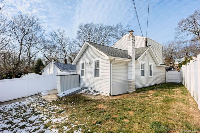 95 Sound Beach Boulevard, Sound Beach, NY 11789